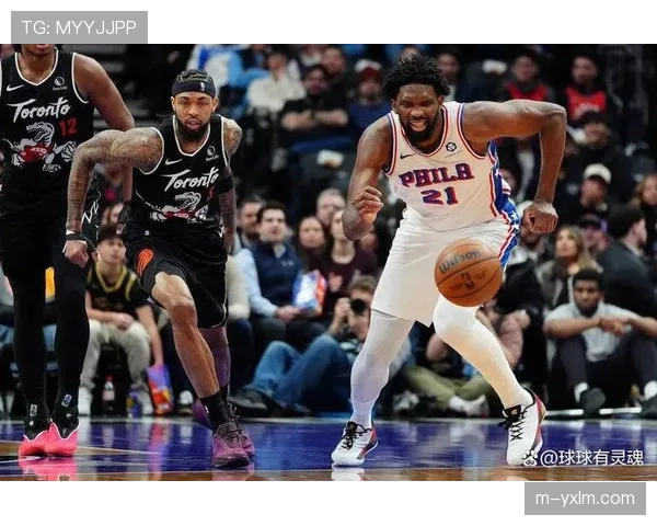 战报：76人客场憾负骑士，恩比德赛后一瘸一拐离场，球队对其状态表示“谨慎乐观”。
